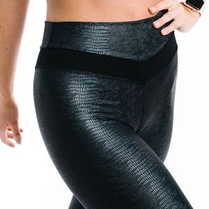 Black Kakadu 🔥 Brilliant Hi-Rise 7/8 24"